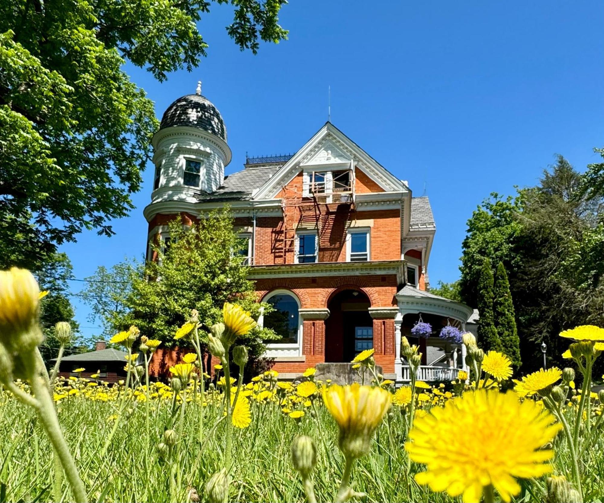 The Edwards Waterhouse Inn Fredonia Exterior photo