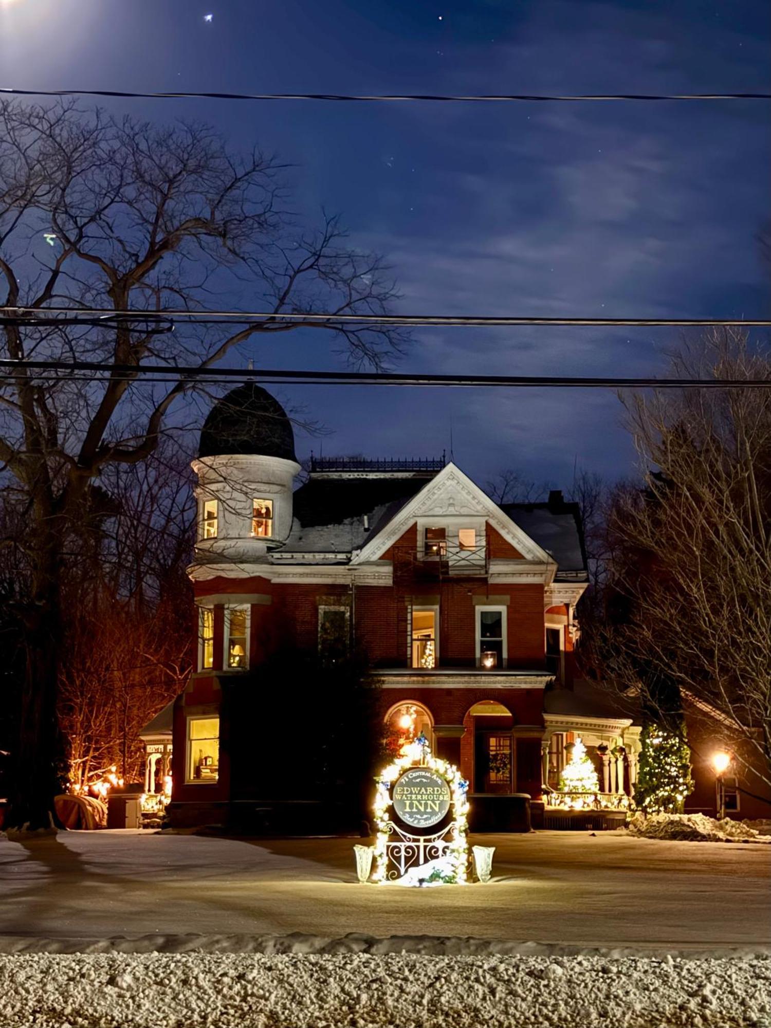 The Edwards Waterhouse Inn Fredonia Exterior photo